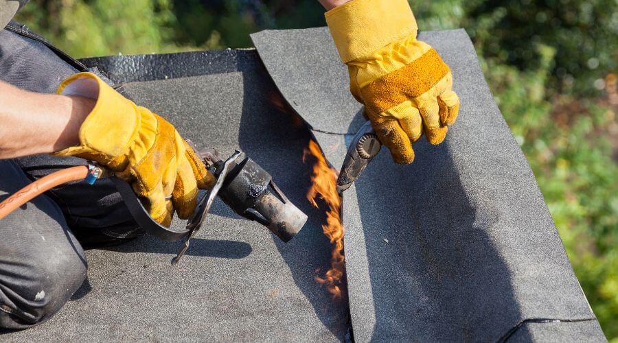 Professional gutter cleaning in Columbia, VA